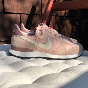 Nike pink internationalist sneakers size 8.5